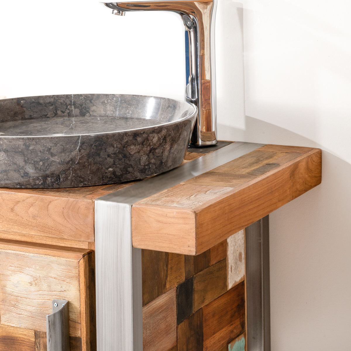 Petit meuble salle de bain industriel en teck et métal 70 cm - Azur｜Uniqka  Design